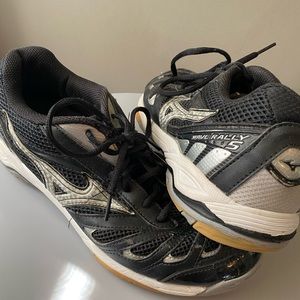 MIZUNO VOLLEYBALL SHOES